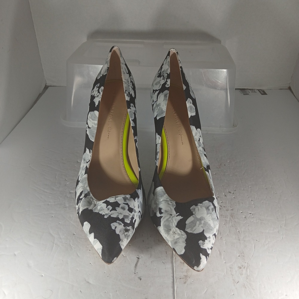 Banana Republic Floral Pointed Toe Pumps 9.5 Black White Grey Stiletto Career - Picture 3 of 9